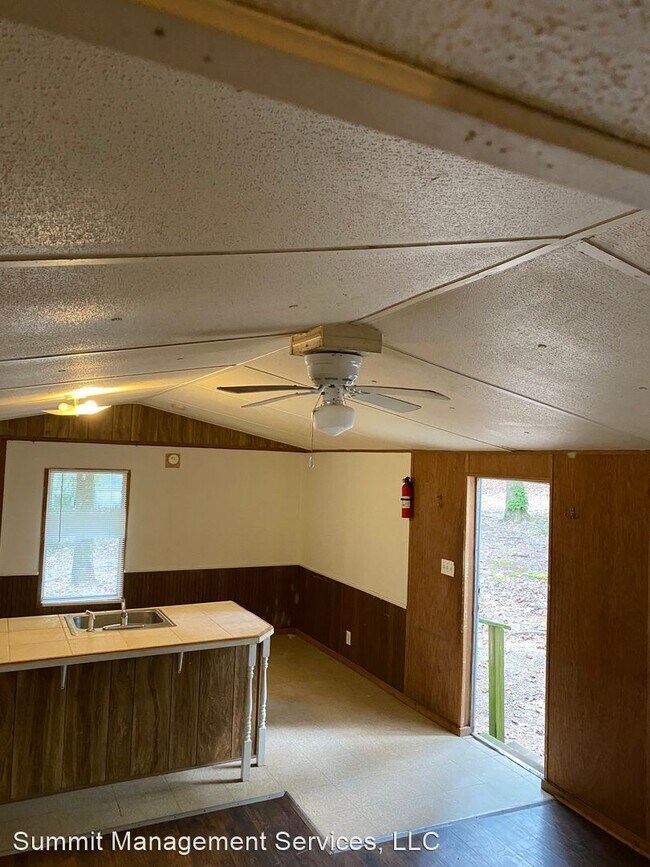 Building Photo - 2 br, 1 bath House - 21 Silver Oak Lane