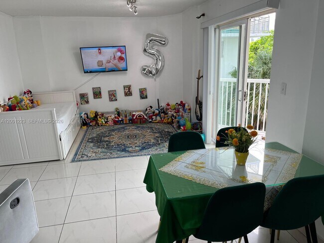 Building Photo - 280 SW 20th Rd