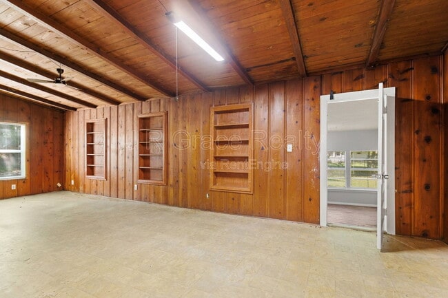 Building Photo - 802 W Navasota St