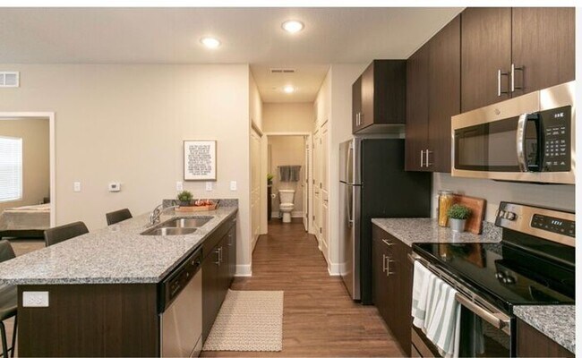 Building Photo - 2 Bedroom Luxury Apartment in the Northland of KCMO