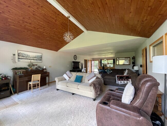 Building Photo - 2018 Greenbriar Cir