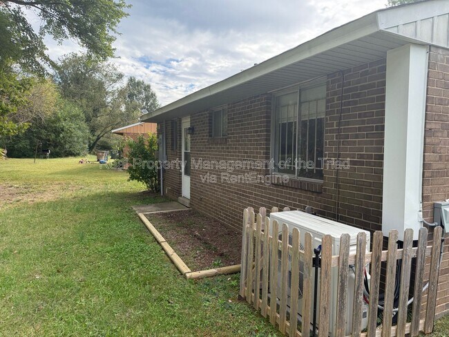 Building Photo - 1415 Comstock Ln