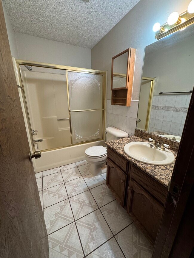 Building Photo - 404 Venado Ct