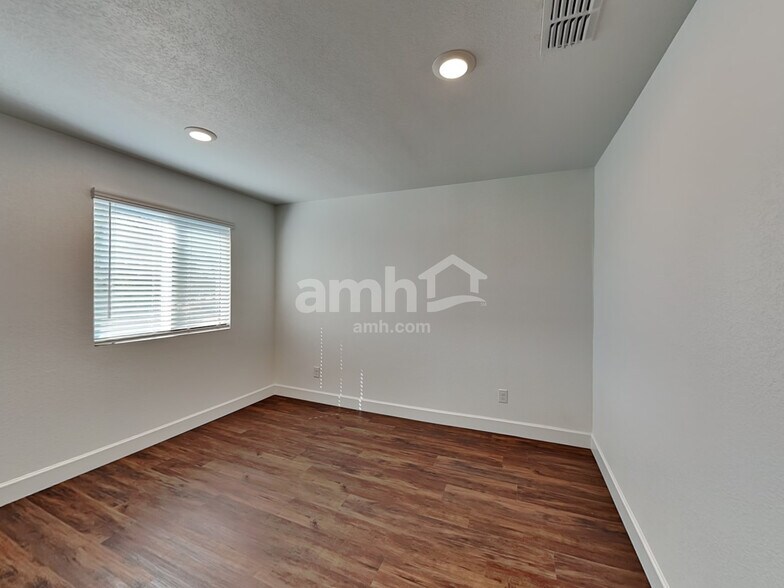 Building Photo - 4239 W St Charles Ave