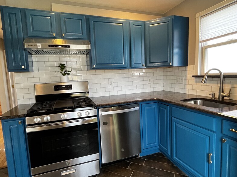 Building Photo - 280 S Boulevard