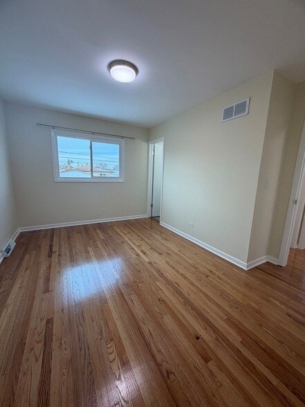 Building Photo - 3837 Emerson Dr