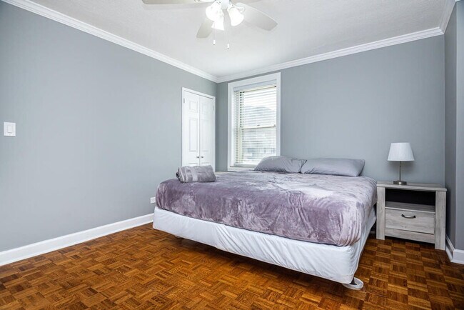 Building Photo - 300 W Peachtree St NW