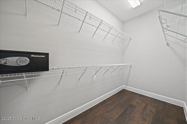 Building Photo - 7785 Wyndham Dr