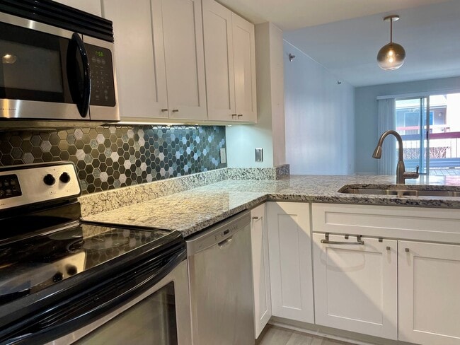Building Photo - Luxury 2 Bedroom Condo in Centennial Lakes...