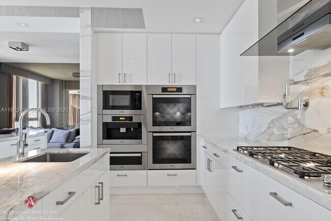 Building Photo - 17749 Collins Ave