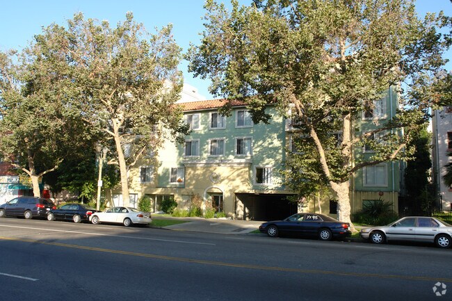 Building Photo - Sycamore Village