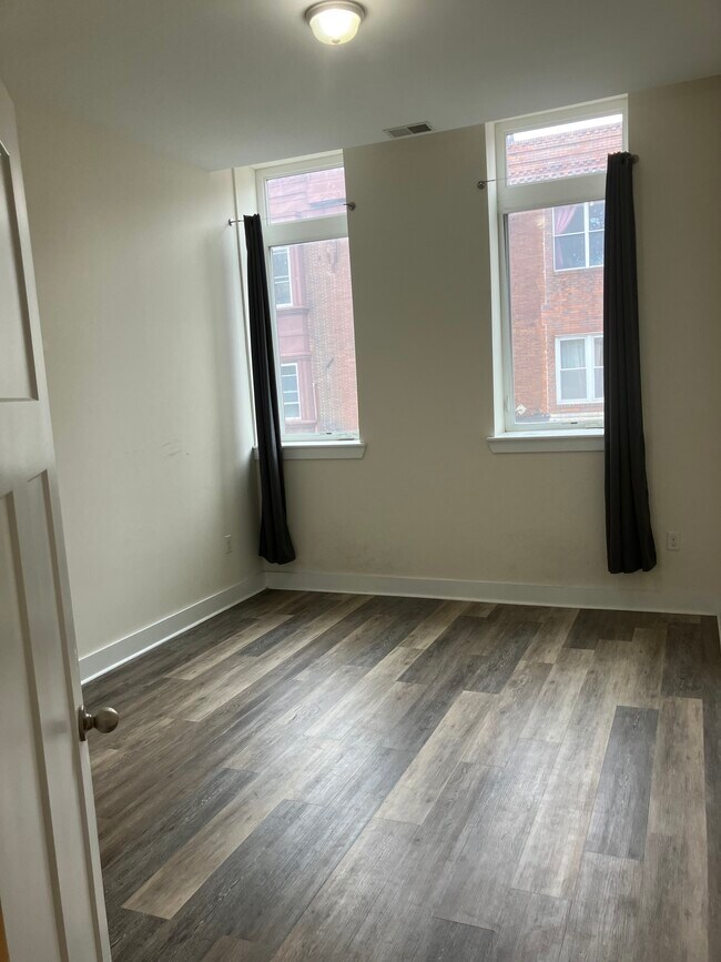 Building Photo - 420 Gaskill St