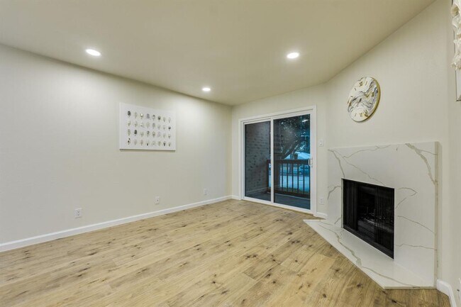 Building Photo - 8888 Tallwood Dr