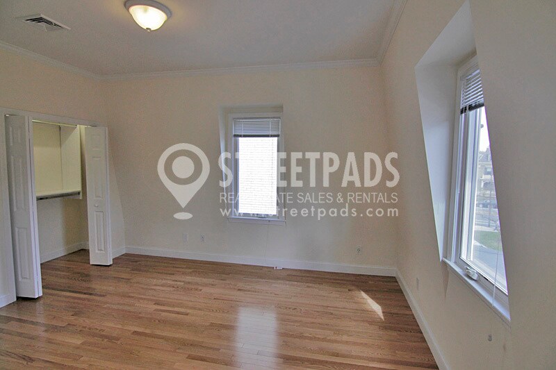 Building Photo - 15 Langdon St