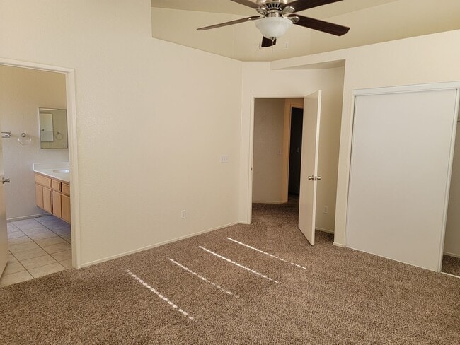 Building Photo - Single story Rosamond Home