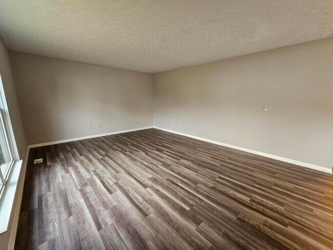 Building Photo - 5622 Blandon