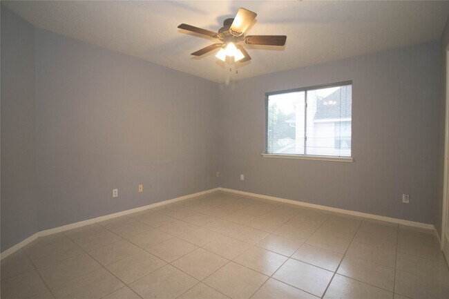 Building Photo - 310 Cheddington Dr