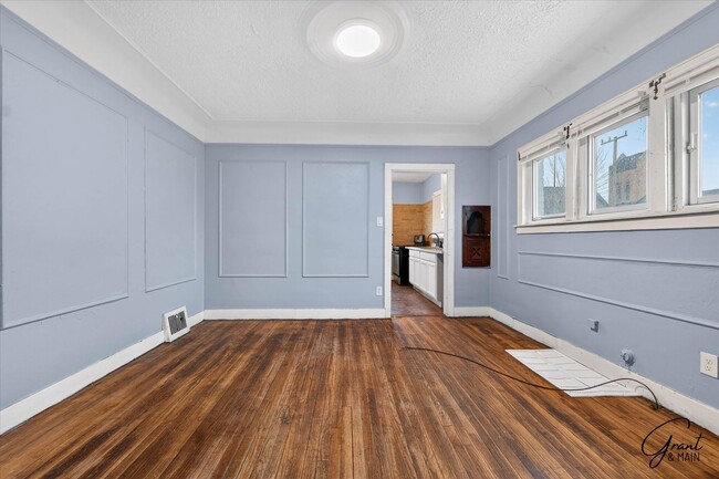 Building Photo - $1550 4 bedroom