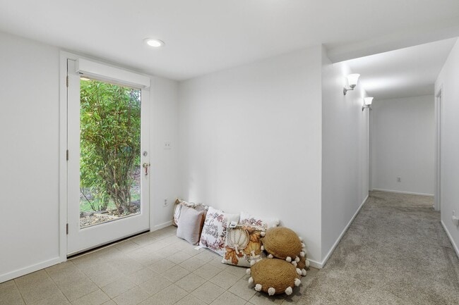 Building Photo - Charming Home in the Heart of Gig Harbor