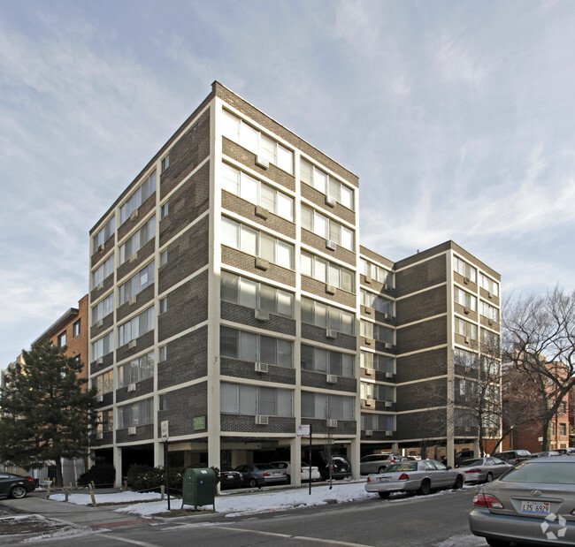 Primary Photo - 6301 N Winthrop Ave