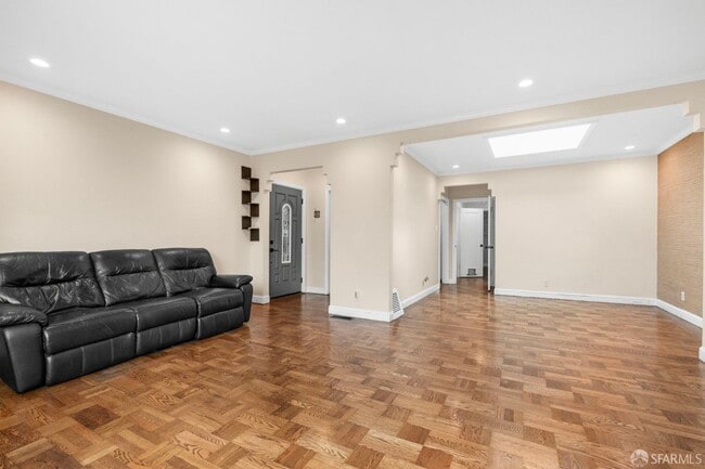 Building Photo - 112 Baden St