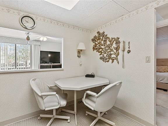 Building Photo - 900 Washington Rd