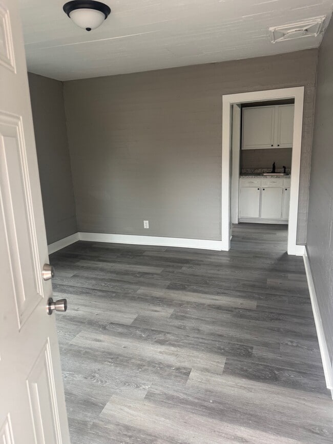 Building Photo - 2827 Gurnee Ave