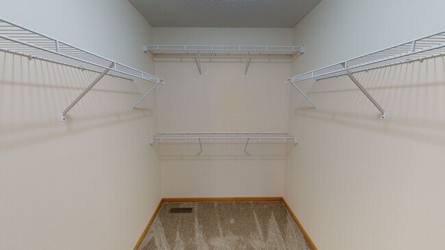 Walk in Closet - 2504 10th St SW
