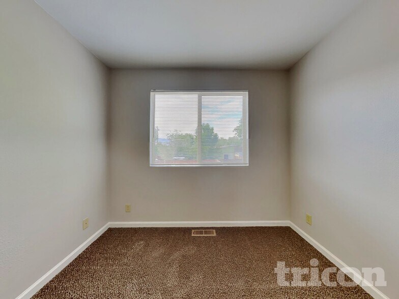 Building Photo - 9665 Meadowstar Dr