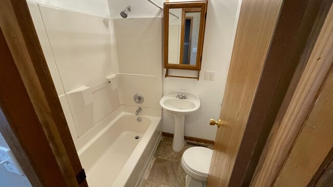 Building Photo - 2 Bed, 1 Bath Single Family House for Rent