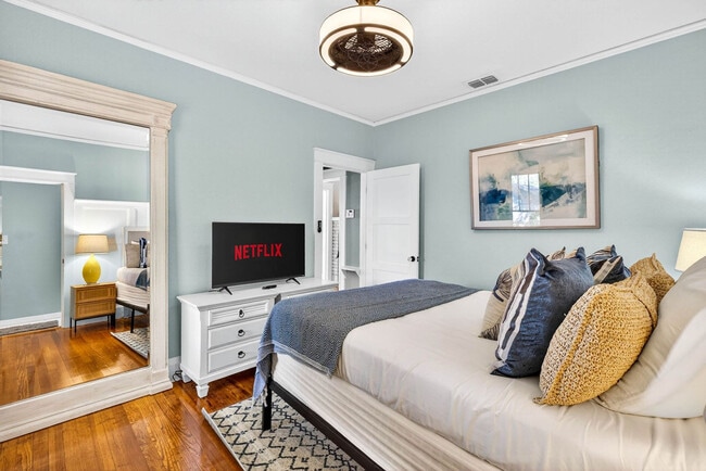 Building Photo - 3321 W San Juan St