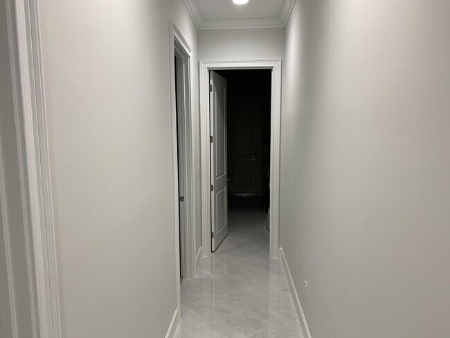 Building Photo - 4685 Estates Cir