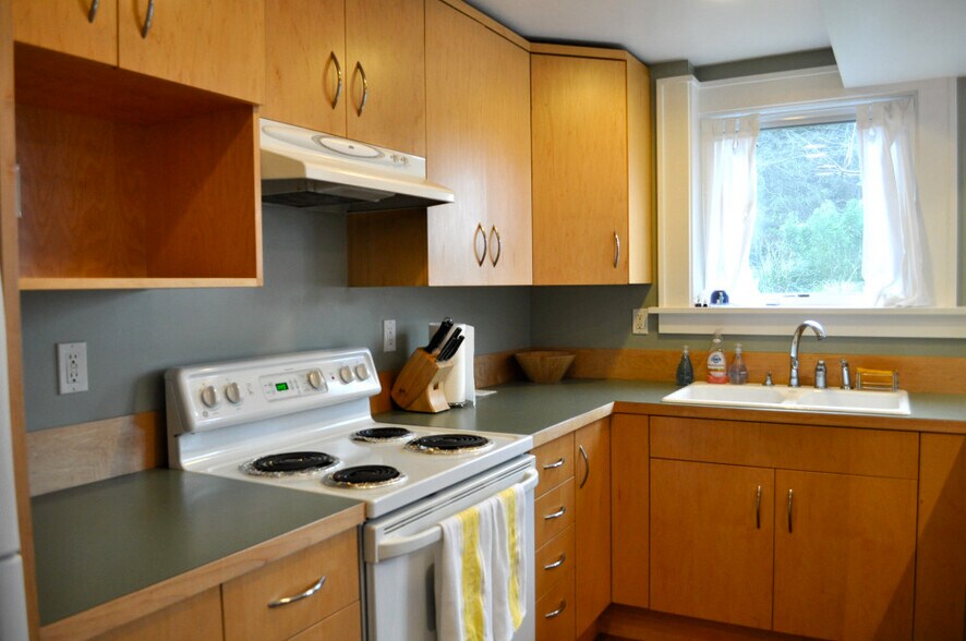 Kitchen - 106 NW 56th St