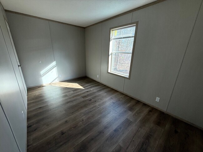 Building Photo - 9 Glade view -