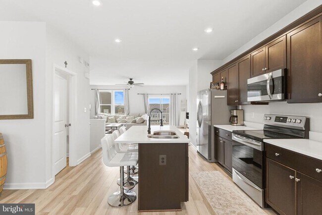 Building Photo - 66 National St