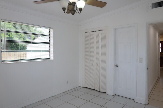 Building Photo - 5624 Purdy Ln
