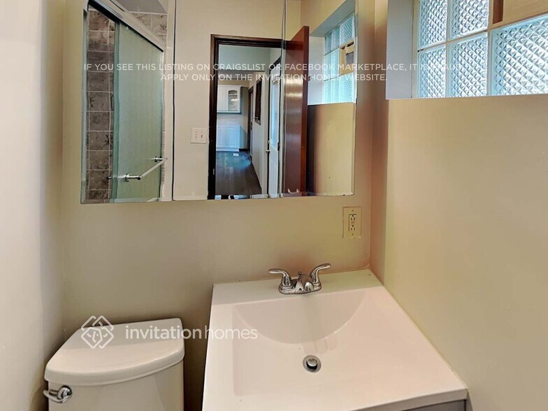 Building Photo - 16400 Sherwood Dr