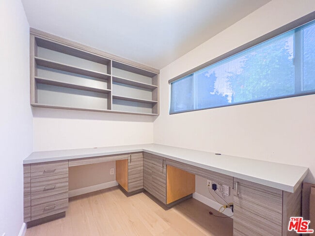 Building Photo - 15424 Camarillo St