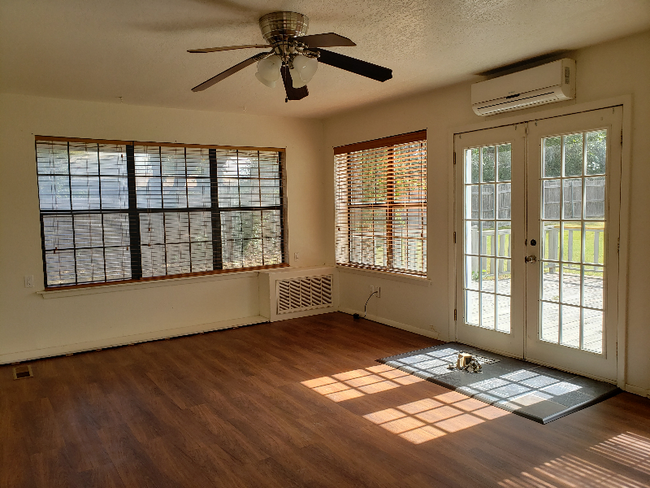 Building Photo - 106 W Silver Meadow Dr