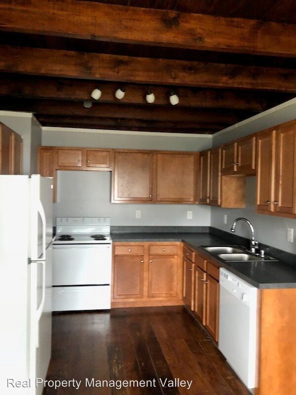 Building Photo - 3 br, 2 bath House - 222 Chestnut Street
