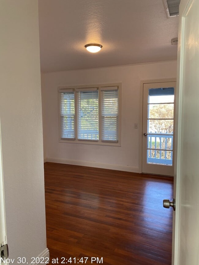 Building Photo - Country Property