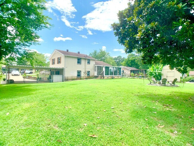 Building Photo - 313 Verdun Dr