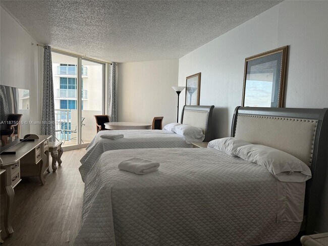 Building Photo - 17375 Collins Ave