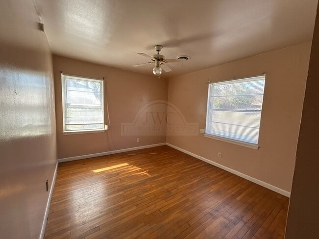 Building Photo - 1008 Goode Dr