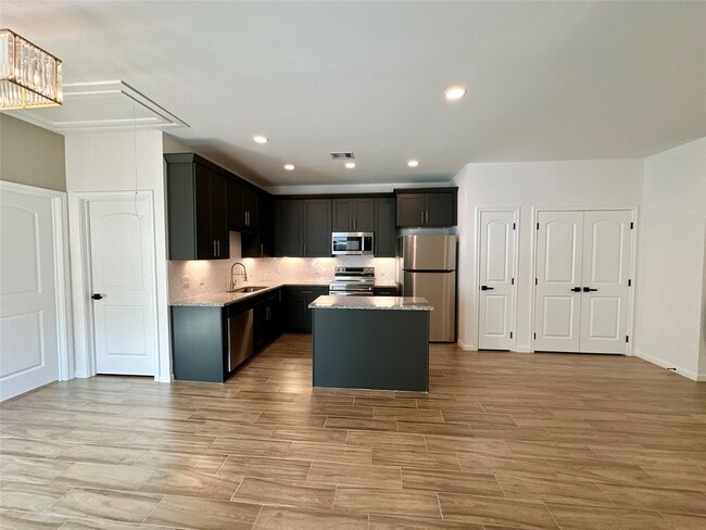 Building Photo - 11555 Persimmon St