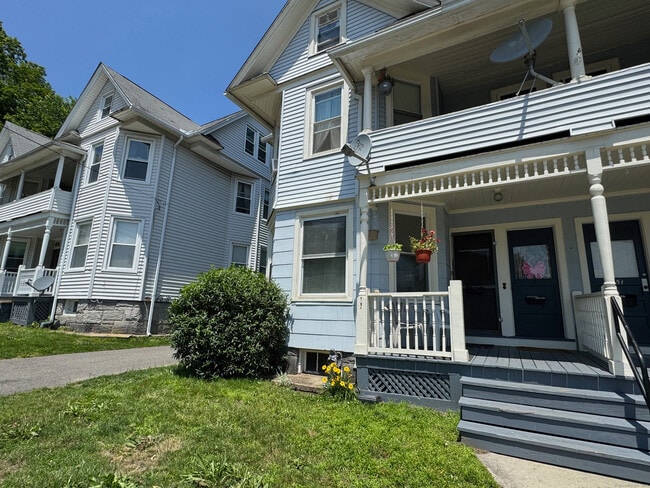 Building Photo - 17 Hillside Ave