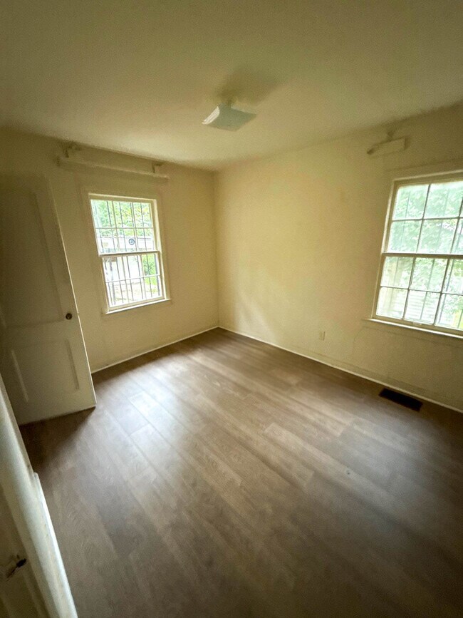Building Photo - 358 Lea Cir