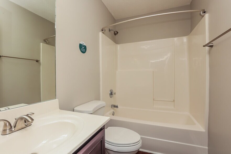 Building Photo - 2209 Dewey Dr