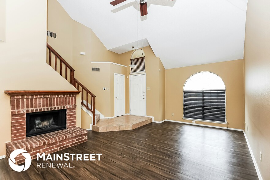 Building Photo - 2411 Bennington Dr