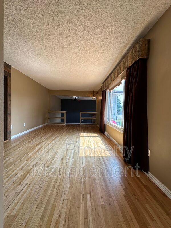 Building Photo - 710 48th St S